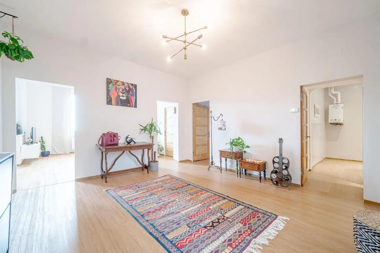 Bright Apartment A Few Steps From Via Garibaldi ジェノヴァ