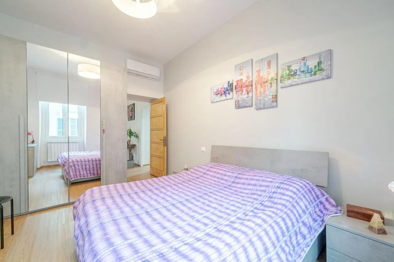Bright Apartment A Few Steps From Via Garibaldi ジェノヴァ